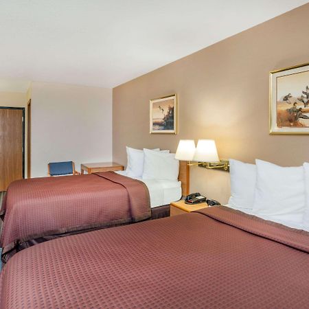 Days Inn By Wyndham Charleston Ngoại thất bức ảnh