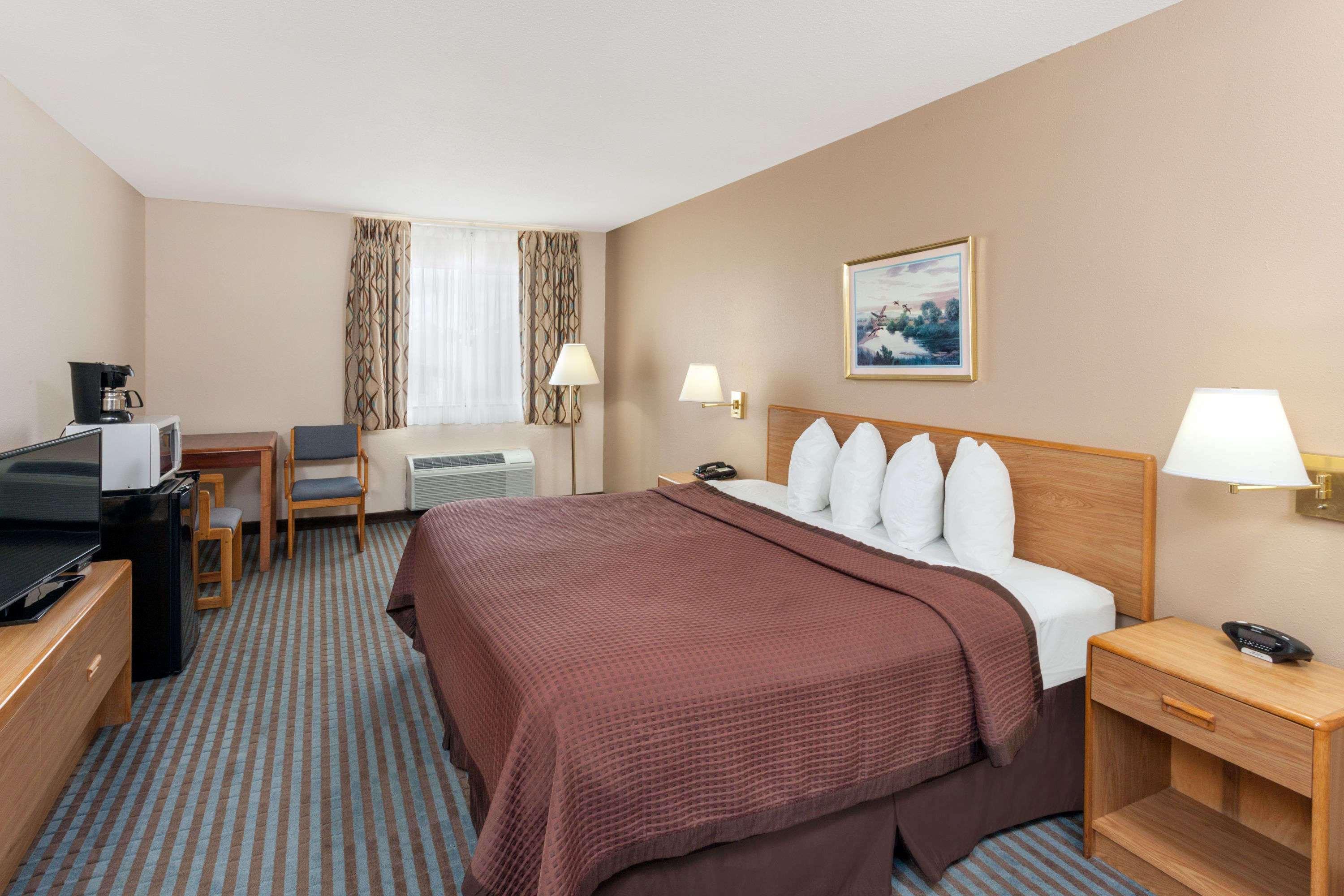 Days Inn By Wyndham Charleston Ngoại thất bức ảnh