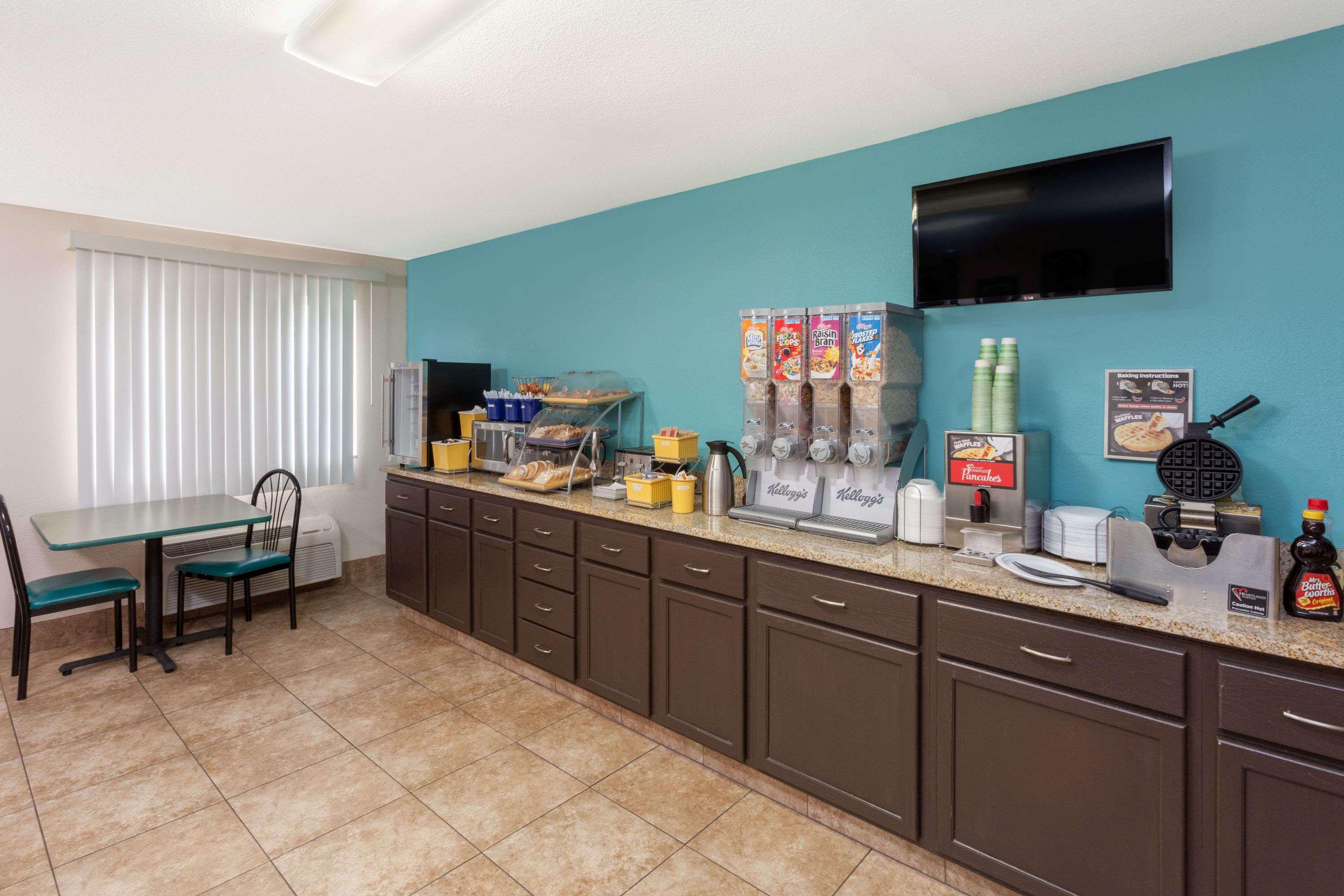 Days Inn By Wyndham Charleston Ngoại thất bức ảnh