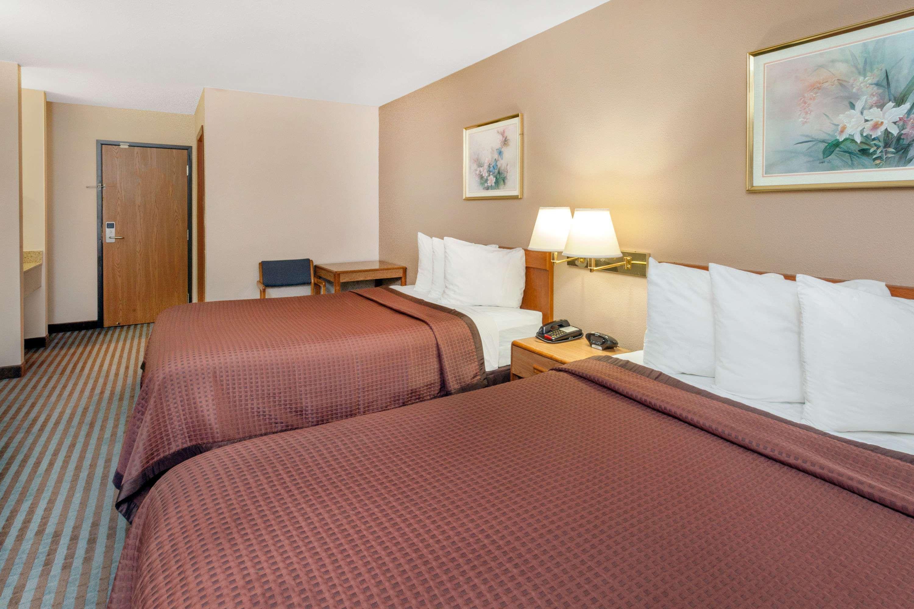 Days Inn By Wyndham Charleston Ngoại thất bức ảnh